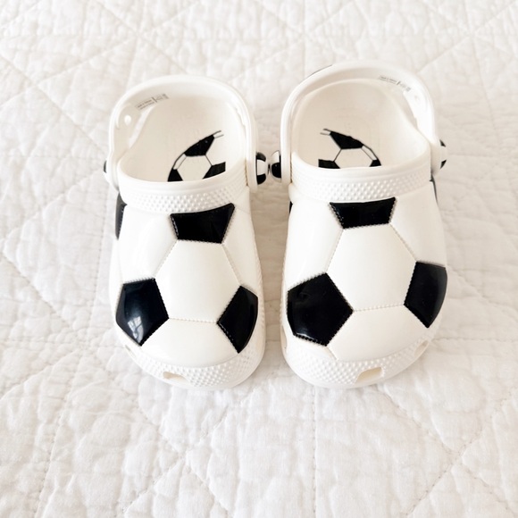 NEW CROCS Kids Classic Soccer Ball Clog Black White 9 NWOT - Picture 7 of 7